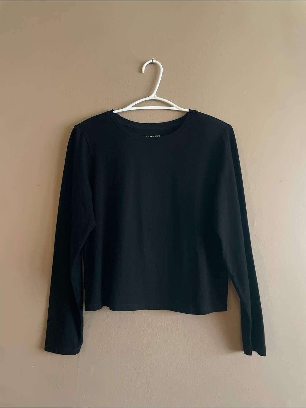 Old Navy Black Long-Sleeve Crewneck Tee – Size Large GUC